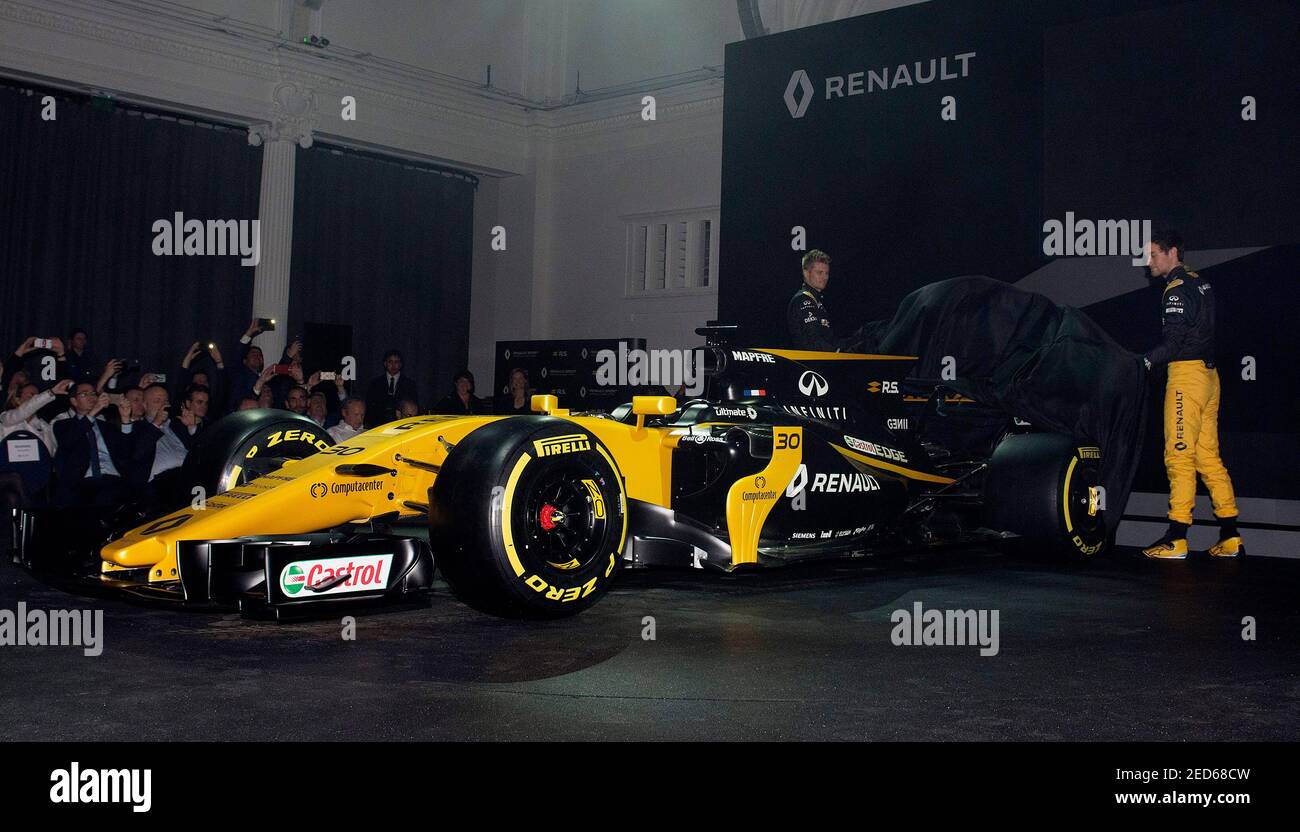 Britain Formula One F1 17 Renault Formula One Car Launch The Lindley Hall London 21 2 17 Renault S Jolyon Palmer And Nico Hulkenberg Unveil The New Car Reuters Alan Walter Livepic Stock Photo Alamy