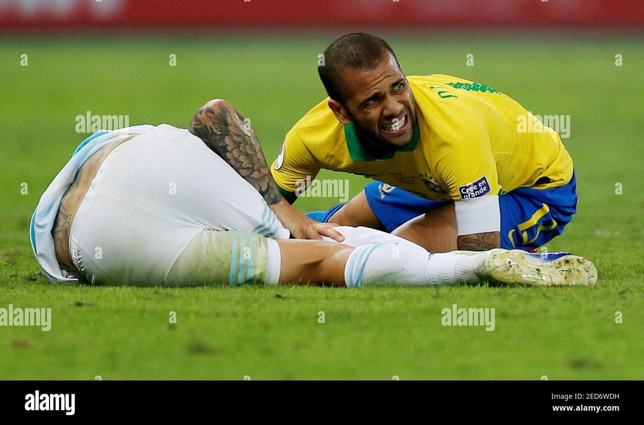 Soccer Football - Copa America Brazil 2019 - Semi Final - Brazil v Argentina - Mineirao Stadium, Belo Horizonte, Brazil - July 2, 2019 Argentina's Leandro Paredes and Brazil's Dani Alves down injured REUTERS/Luisa Gonzalez Stock Photo - Alamy Soccer Football - Copa America Brazil 2019 - Semi Final - Brazil v Argentina - Mineirao Stadium, Belo Horizonte, Brazil - July 2, 2019 Argentina's Leandro Paredes and Brazil's Dani Alves down injured REUTERS/Luisa Gonzalez Stock Photo - Alamy
