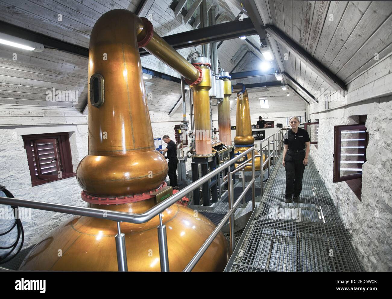 United Kingdom, Scotland, Highlands, Hebrides, Isle of Skye, Teangue, Torabhaig whisky Distillery, wash distillation in Pot Stills copper alambics Stock Photo