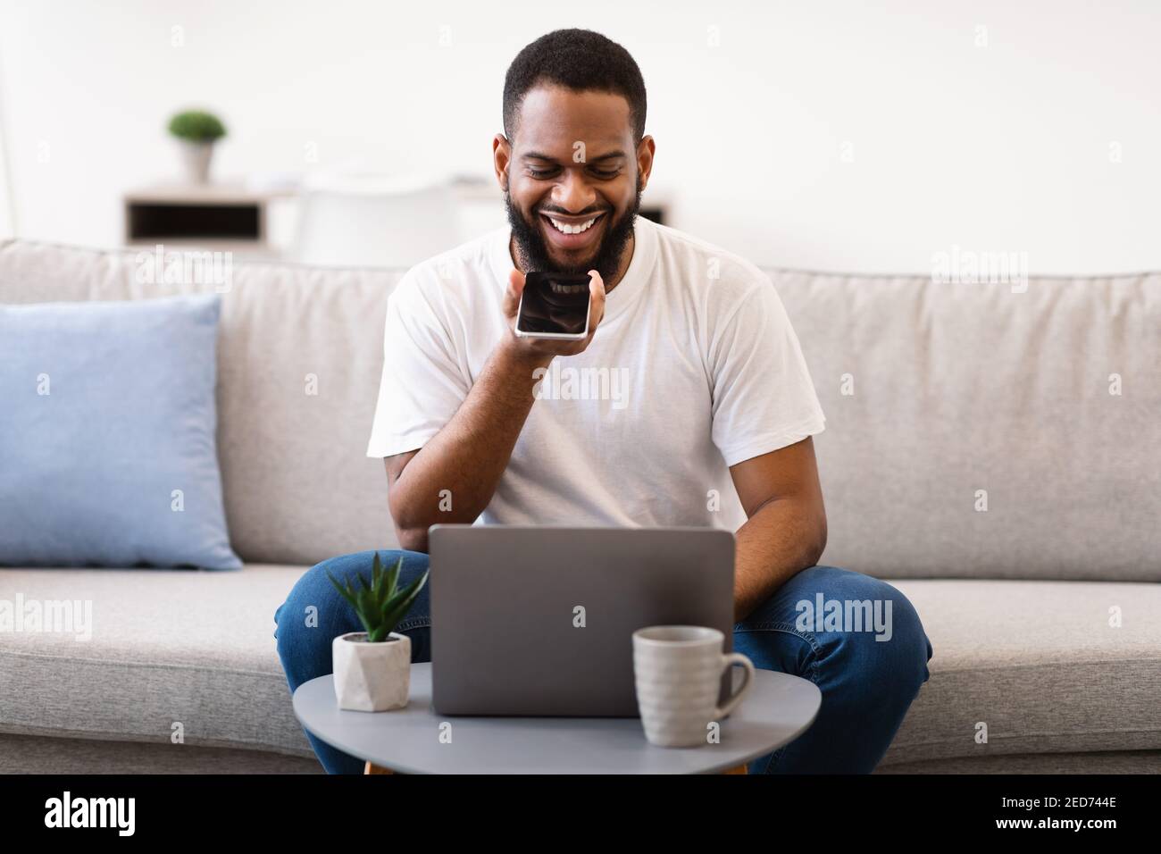 Man Using Vice Technology Black man using voice hi-res stock photography and images - Alamy