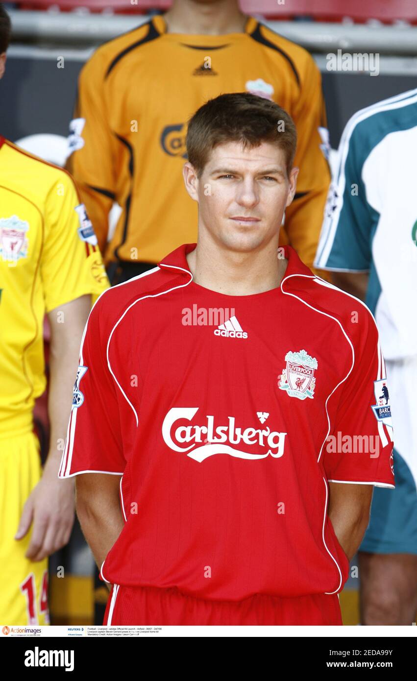 Football - Liverpool - adidas Official Kit Launch - Anfield - 06/07 -  24/7/06 Liverpool captain Steven Gerrard poses in the new Liverpool home  kit Mandatory Credit: Action Images / Jason Cairnduff Stock Photo - Alamy