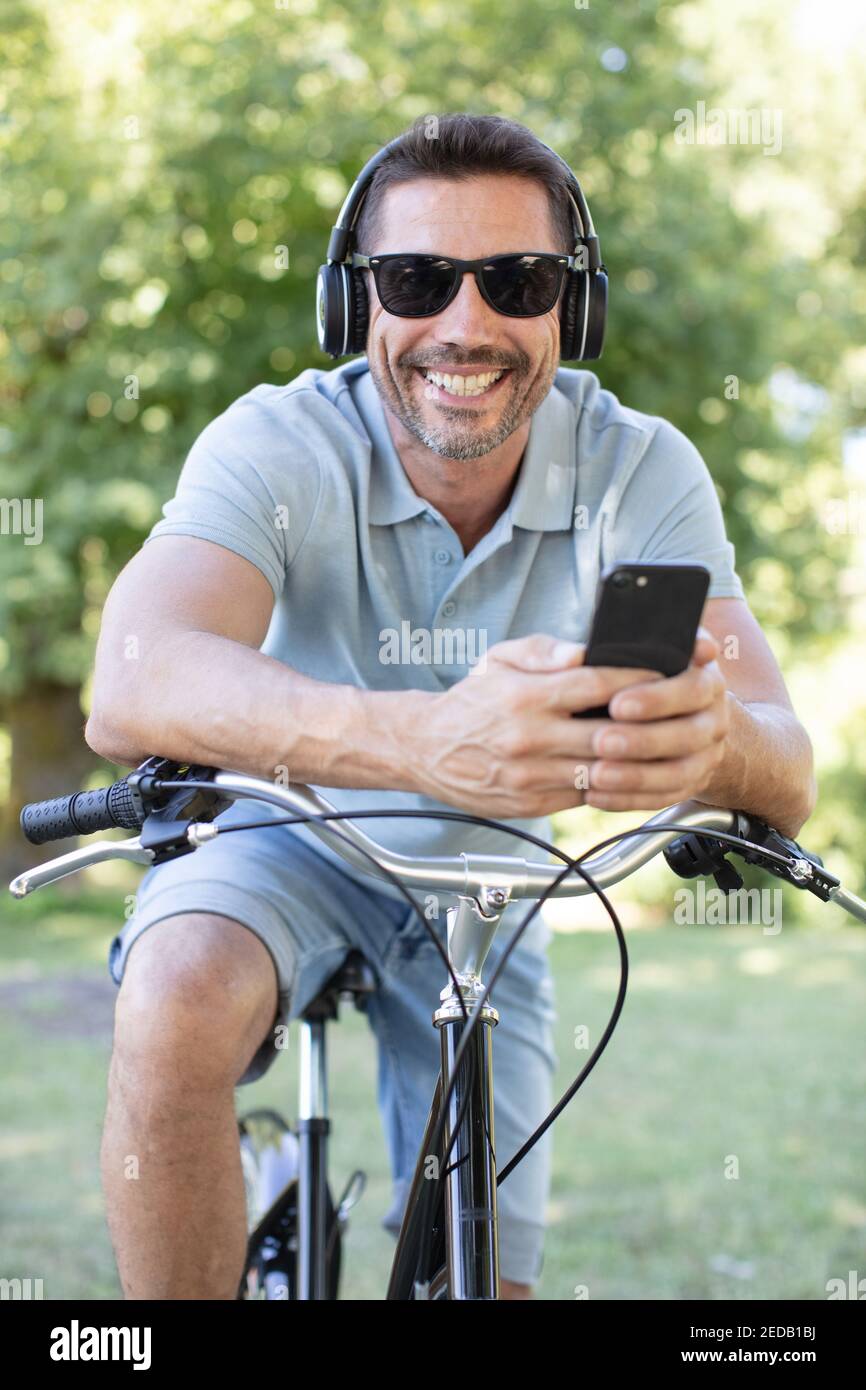 Sunday morning bike ride hi-res stock photography and images - Alamy