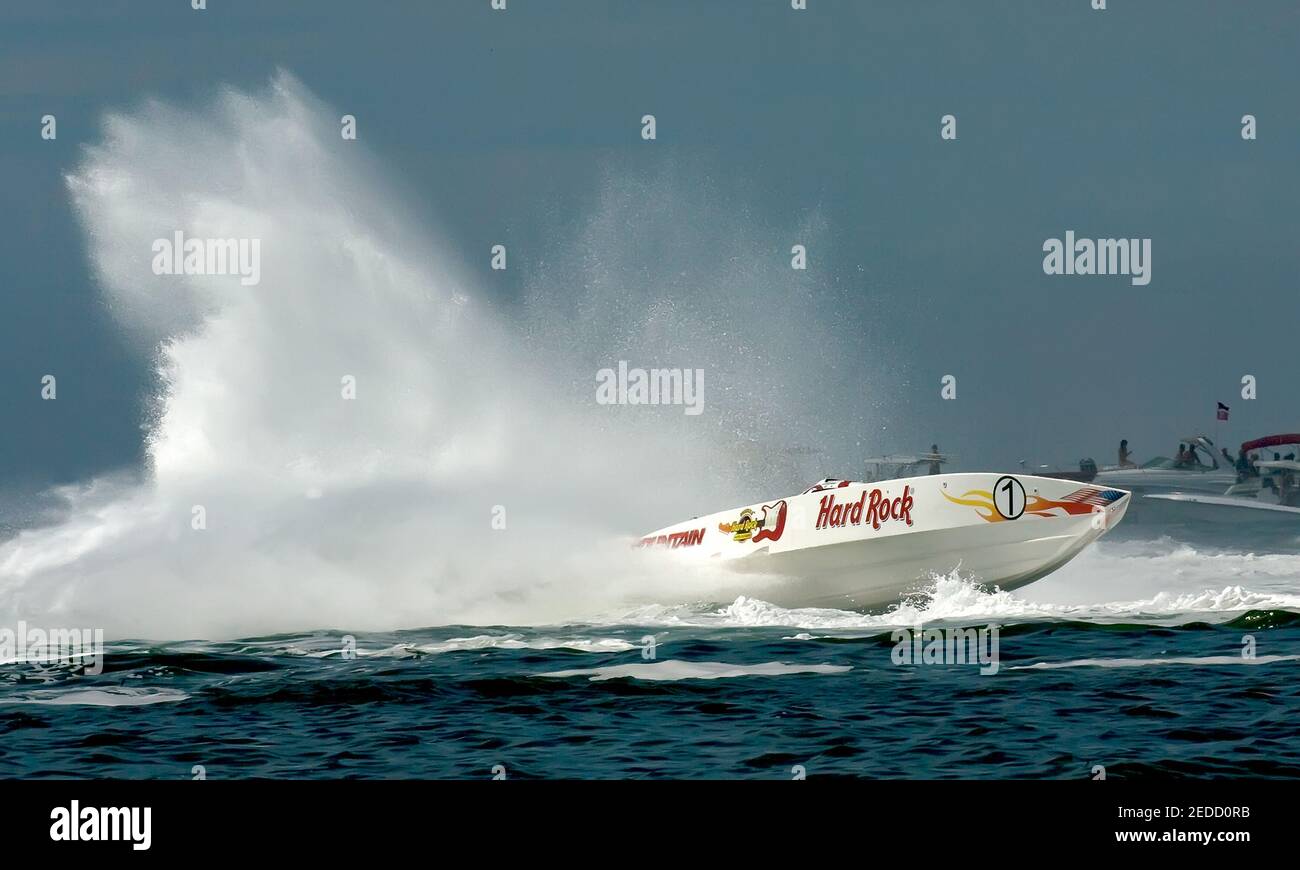 Offshore power boat racing hires stock photography and images Alamy