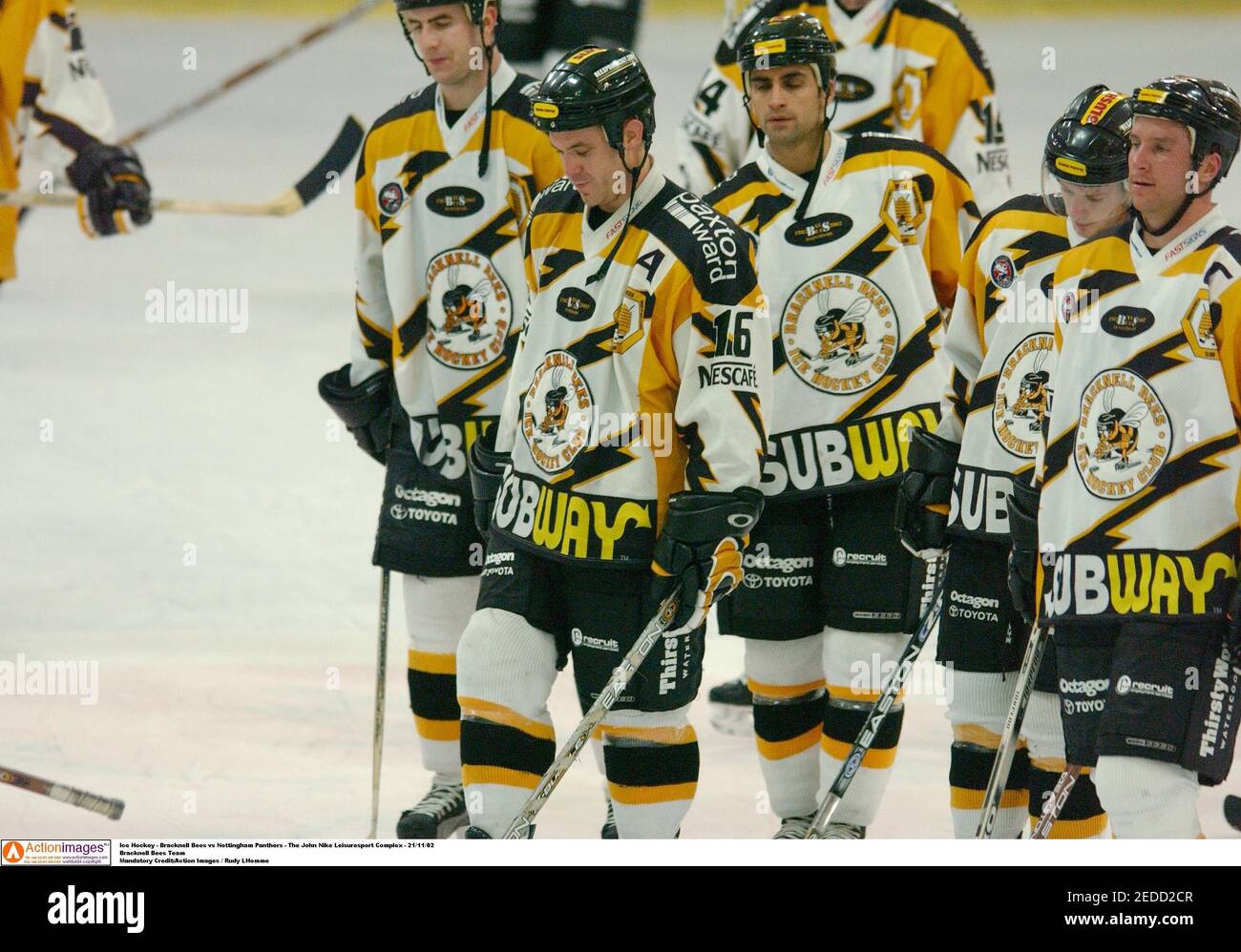 Ice Hockey - Bracknell Bees vs Nottingham Panthers - The John Nike  Leisuresport Complex - 21/11/02 Bracknell Bees Team Mandatory Credit:Action  Images / Rudy LHomme Stock Photo - Alamy