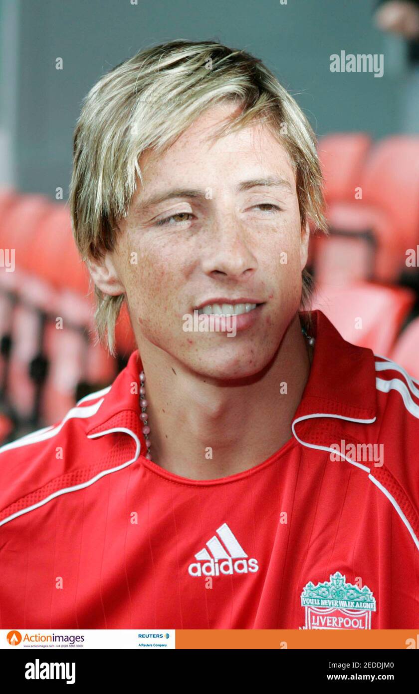 Football - Liverpool - Fernando Torres Press Conference - Anfield - 4/7/07  Liverpool's Fernando Torres with manager Rafael Benitez during the press  conference Mandatory Credit: Action Images / Keith Williams Livepic Stock  Photo - Alamy