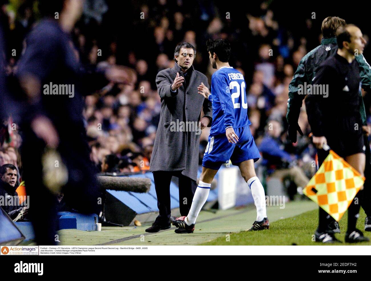 Football Chelsea V Fc Barcelona Uefa Champions League Second Round Second Leg Stamford Bridge 04 05 8 3 05 Jose Mourinho Chelsea Manager Congratulates Paulo Ferreira Mandatory Credit Action Images Tony O Brien Stock Photo Alamy