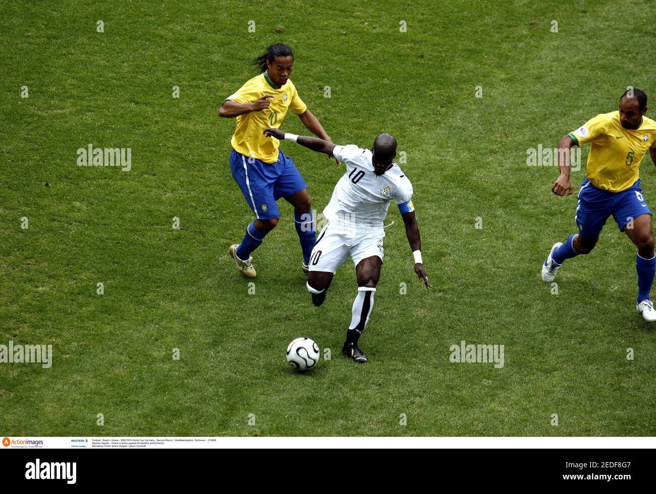 Football - Brazil v Ghana - 2006 FIFA World Cup Germany - Second Round - Westfalenstadion, Dortmund  - 27/6/06  Stephen Appiah - Ghana in action against Ronaldinho and Emerson   Mandatory Credit: Action Images / Jason Cairnduff Stock Photo