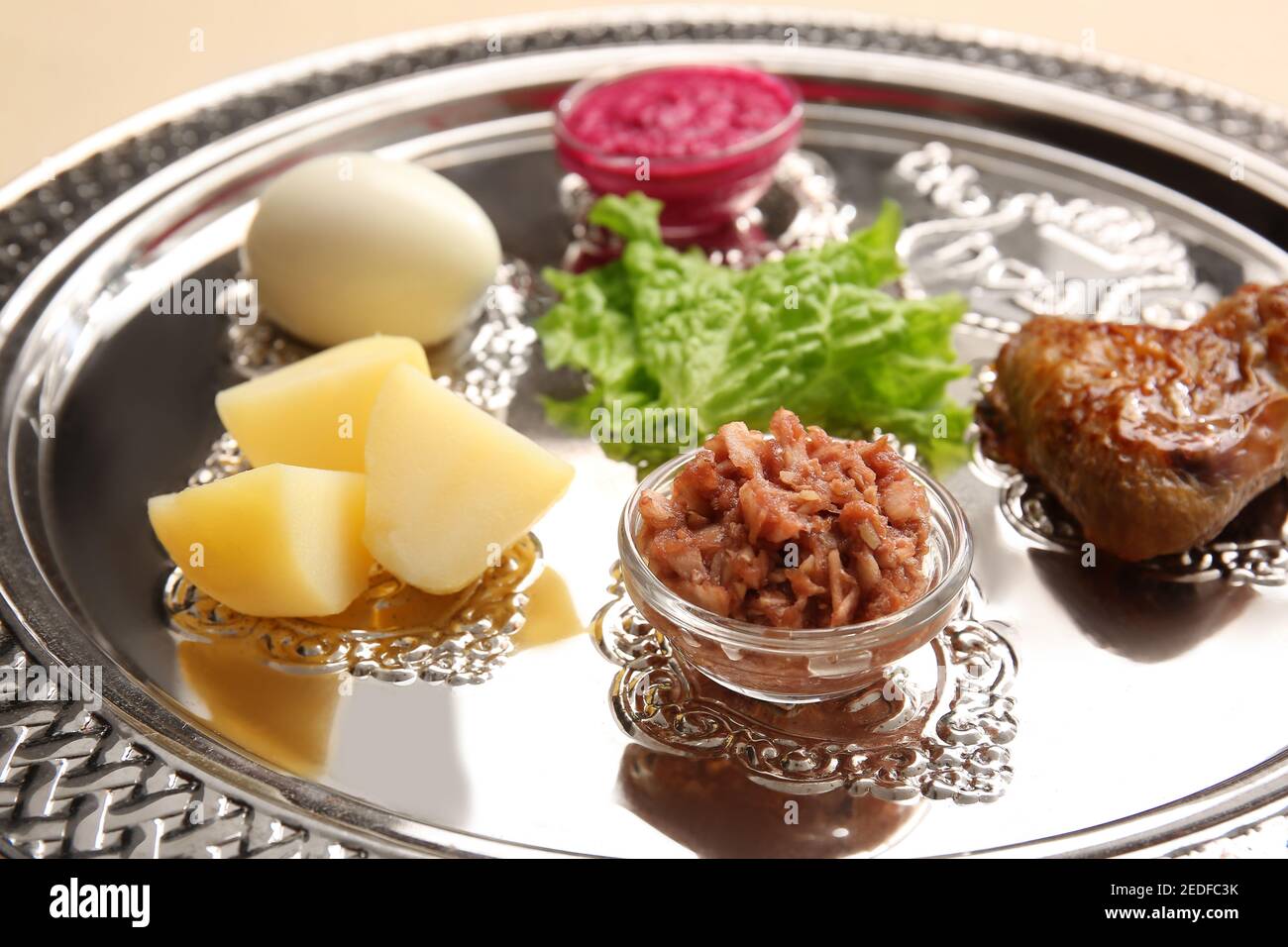 Passover Seder plate with traditional food, closeup Stock Photo - Alamy