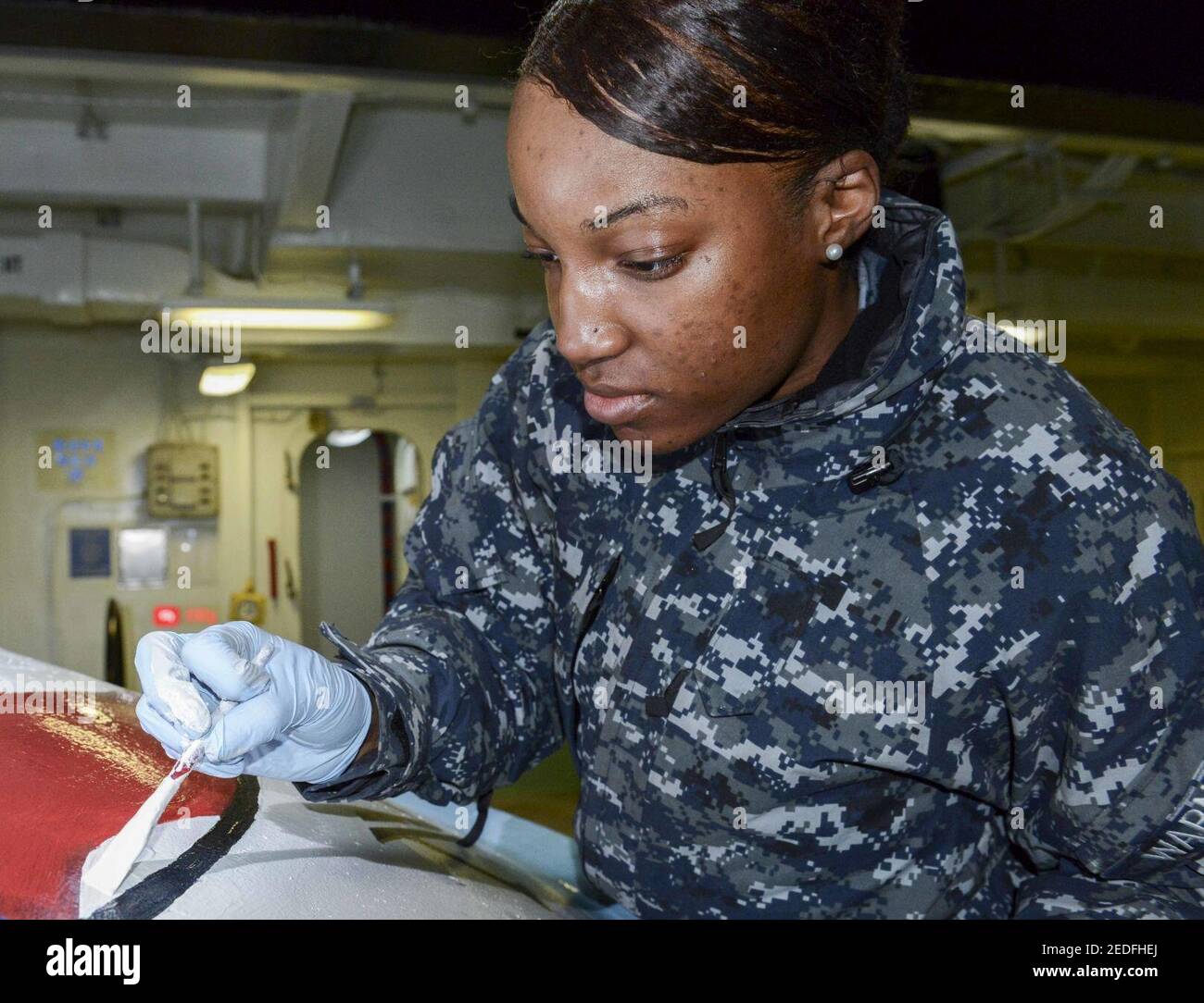 Nimitz seaman paints mural in foc'sle 151104 Stock Photo Alamy