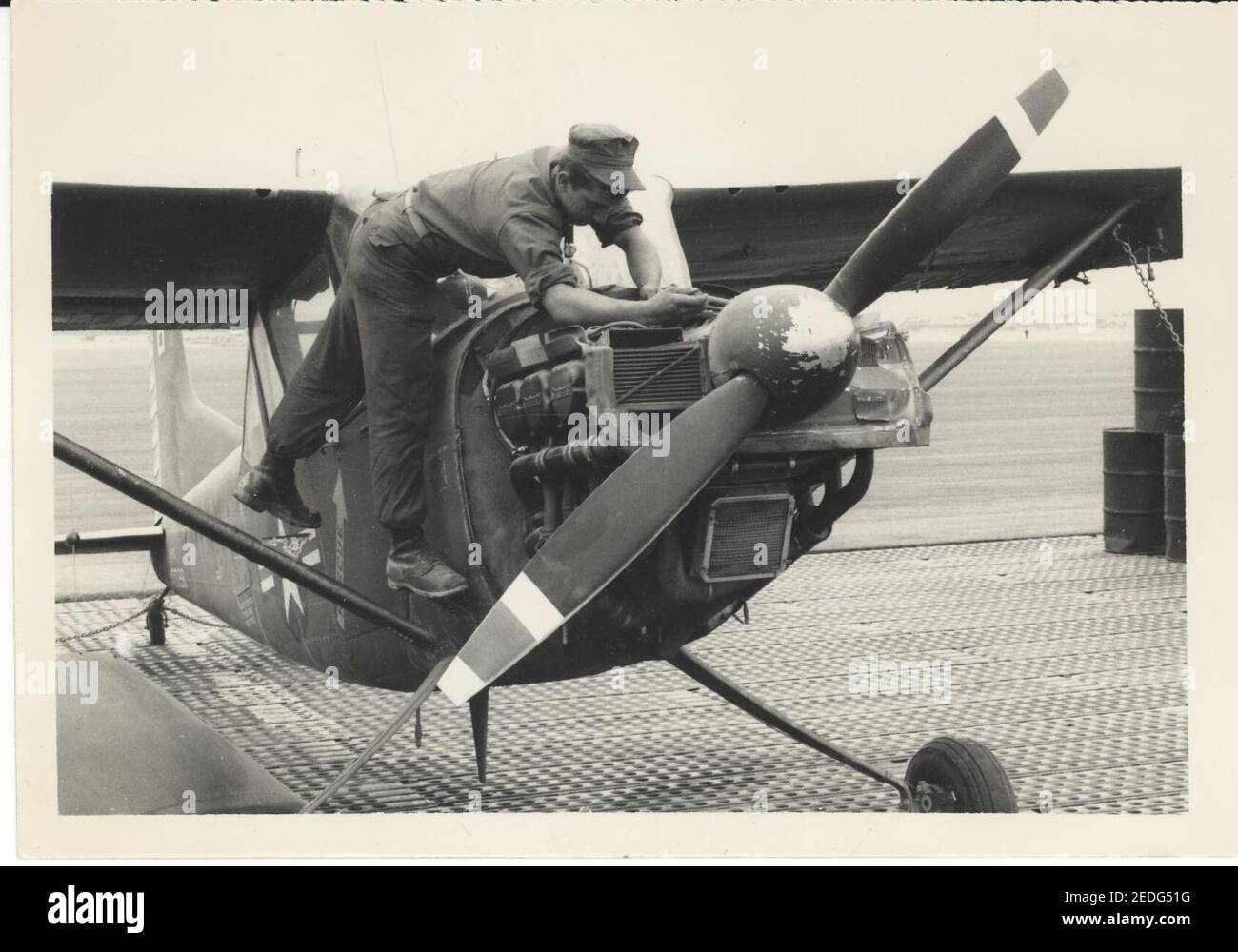 O1C maintenance at Marble Mountain Air Facility Stock Photo Alamy