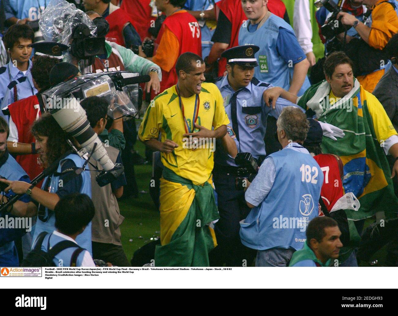 World cup final brazil v germany rivaldo hi-res stock photography and ...