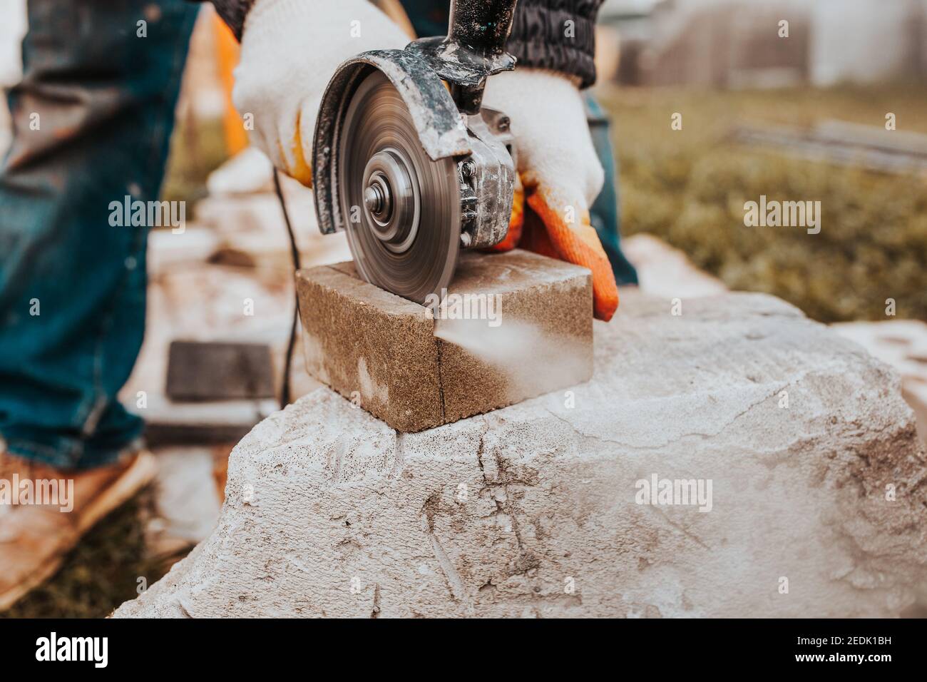 The diamond blade of the grinder quickly and accurately cuts the