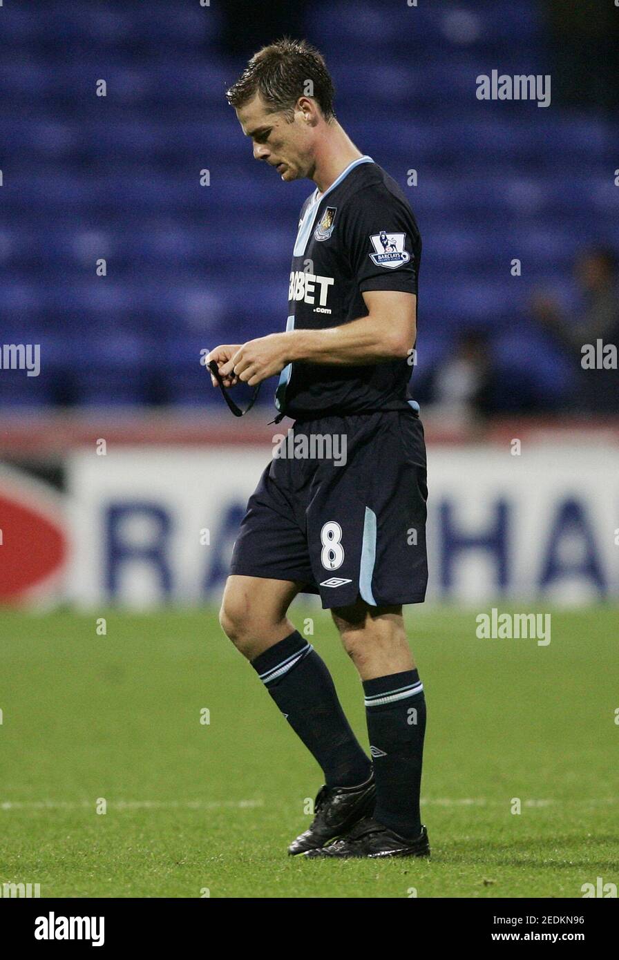 Football - Bolton Wanderers v West Ham United Carling Cup Third Round - The  Reebok Stadium - 09/10 - 22/9/09 West Ham's Scott Parker looks dejected  Mandatory Credit: Action Images / Alex Morton Livepic Stock Photo - Alamy