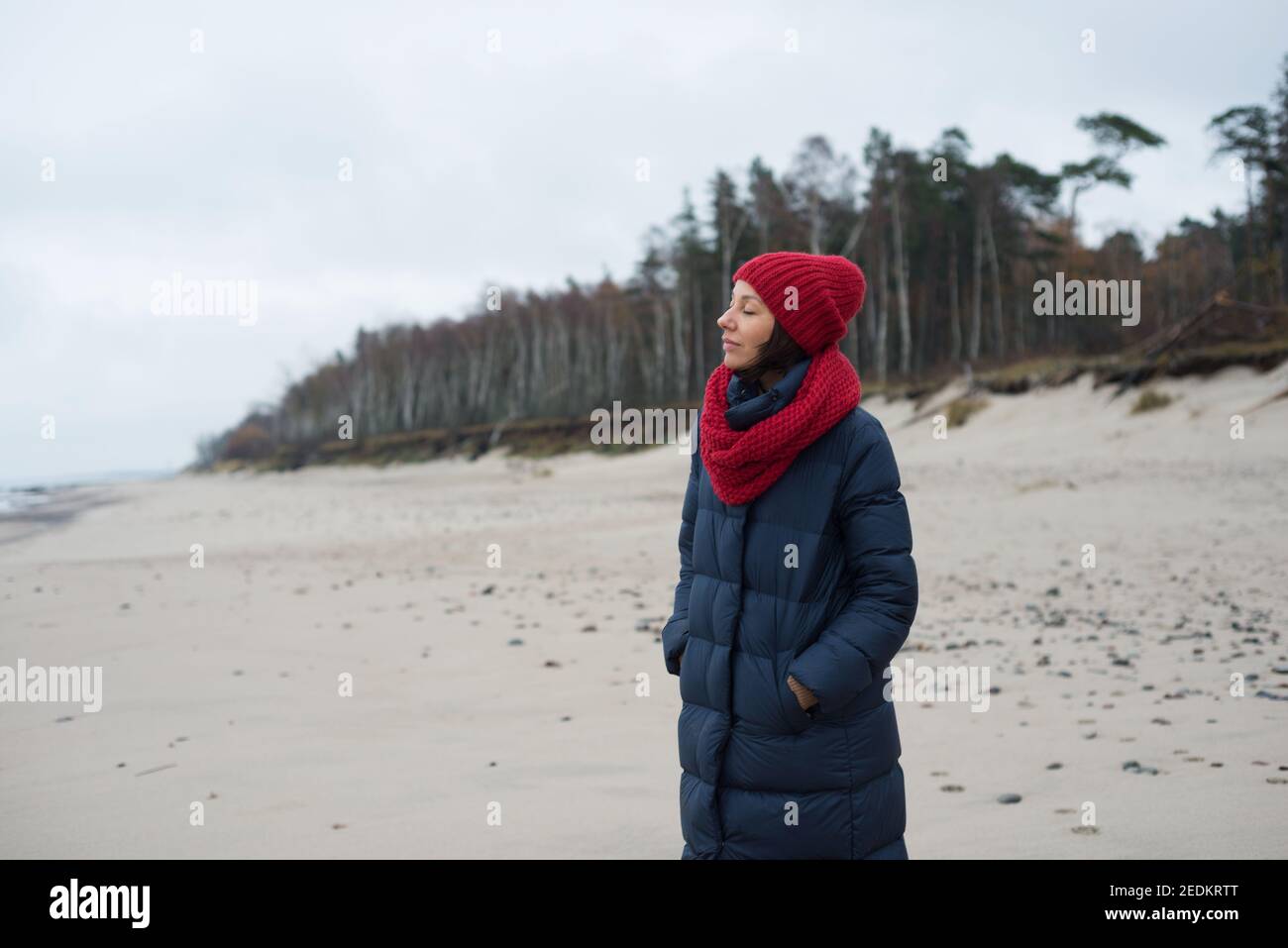 Woman sea hat 40 hi-res stock photography and images - Alamy