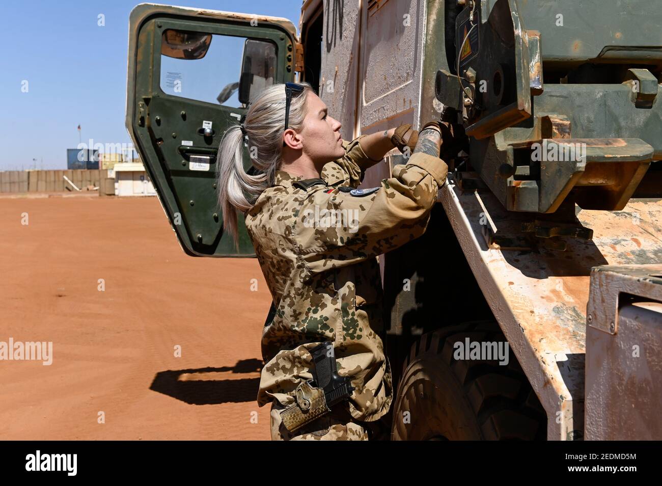 MALI, Gao, UN peace keeping mission MINUSMA, Camp Castor, german army  Bundeswehr, female soldier / MALI, Gao,