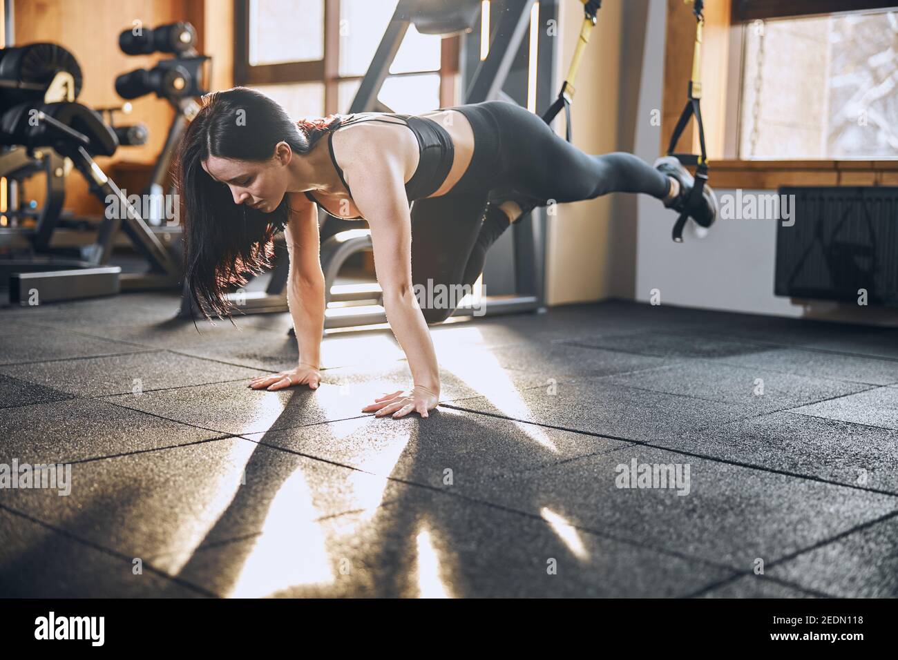Woman Training Core Athletic woman training core hi-res stock photography and images - Alamy