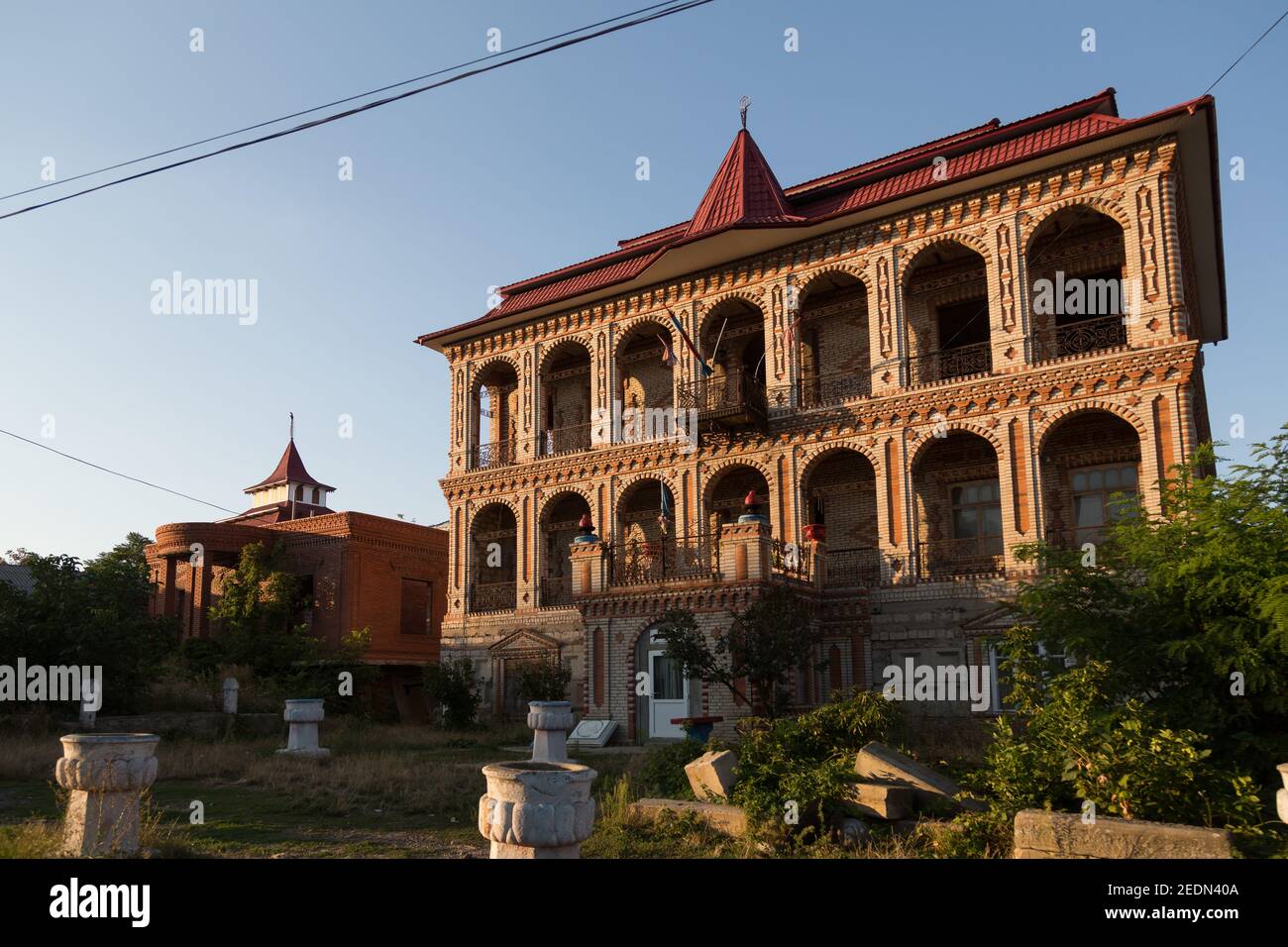 02.09.2016, Soroca, Rajon Soroca, Moldova - Villa in the higher Roma neighbourhood, derogatorily called Gypsy Hill by non-Roma. Soroca is also sometim Stock Photo