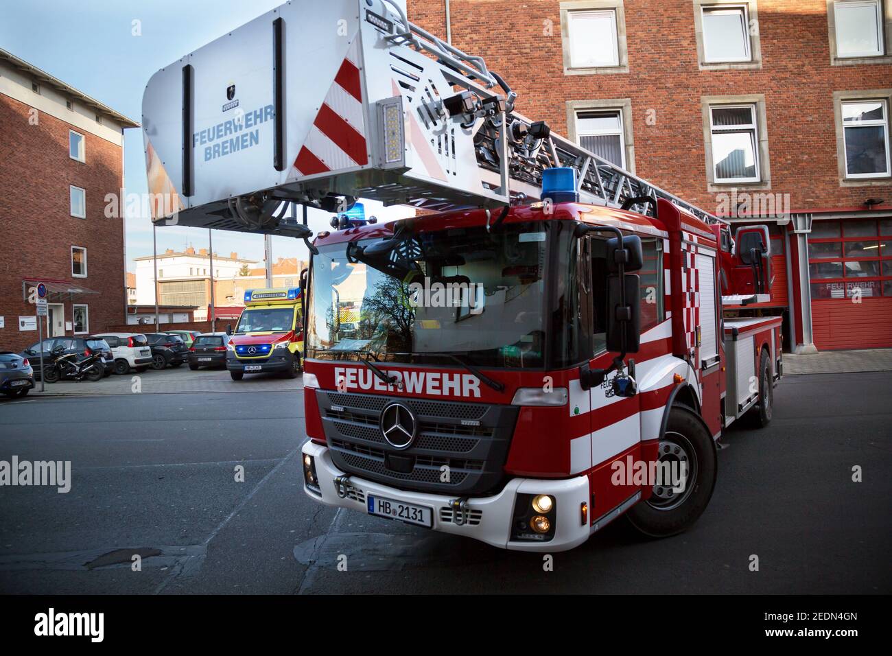 25.11.2020, Bremen, Bremen, Germany - Fire station 1, also the headquarters of the Bremen fire brigade. Crew goes out on a mission.. 00A201125D199CARO Stock Photo