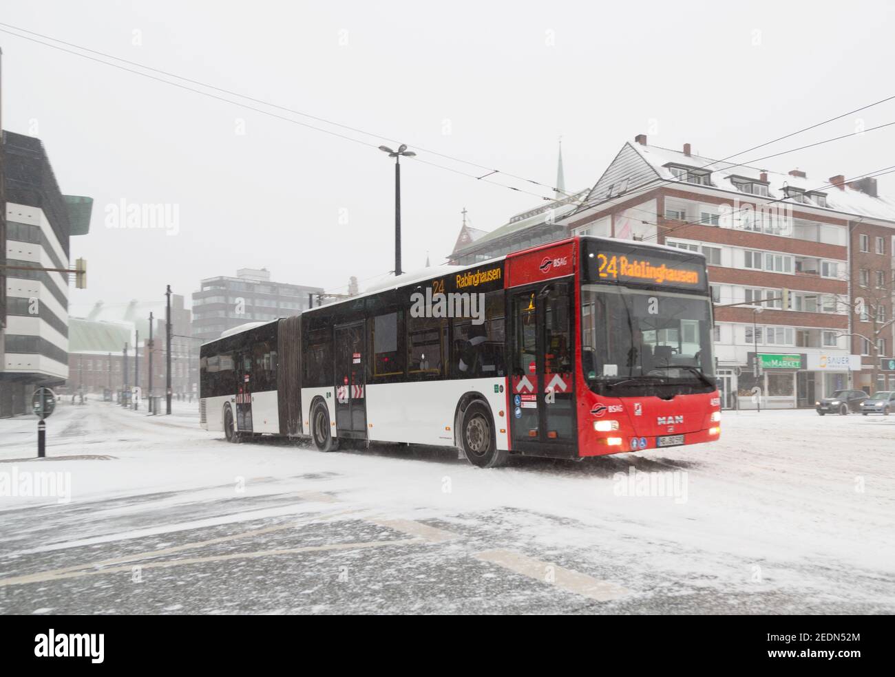 07.02.2021, Bremen, Bremen, Germany - BSAG bus in the snow.. 00A210207D119CAROEX.JPG [MODEL RELEASE: NO, PROPERTY RELEASE: NO (c) caro images / Bastia Stock Photo