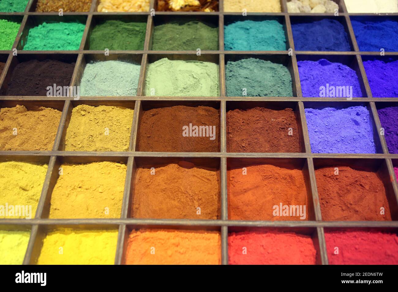 Pigment oxide hi-res stock photography and images - Alamy
