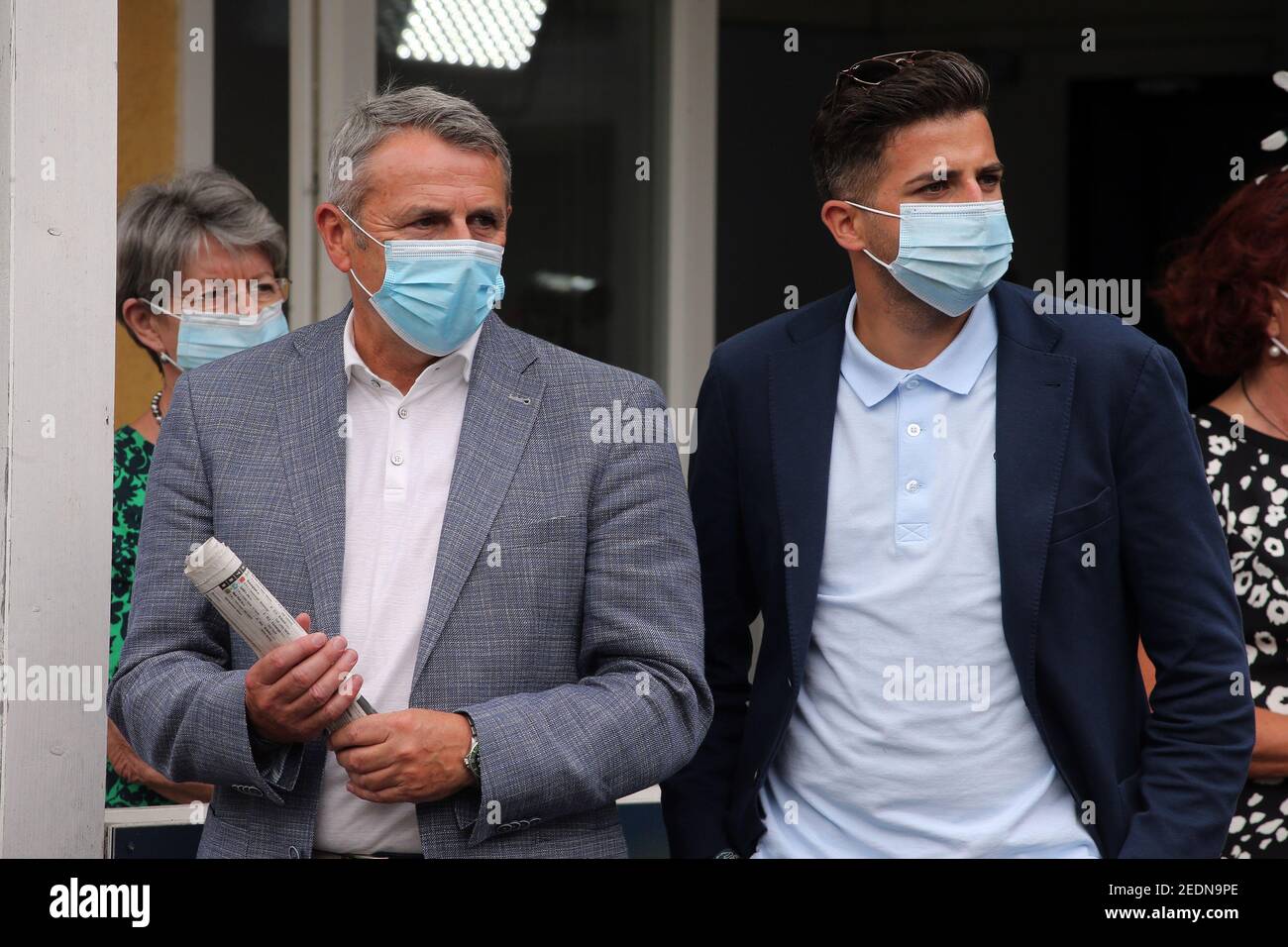 05.09.2020, Iffezheim, Baden-Wuerttemberg, Germany - Klaus Allofs (left) and son Niklas with mouth-nose protection in portrait.. 00S200905D351CAROEX.J Stock Photo