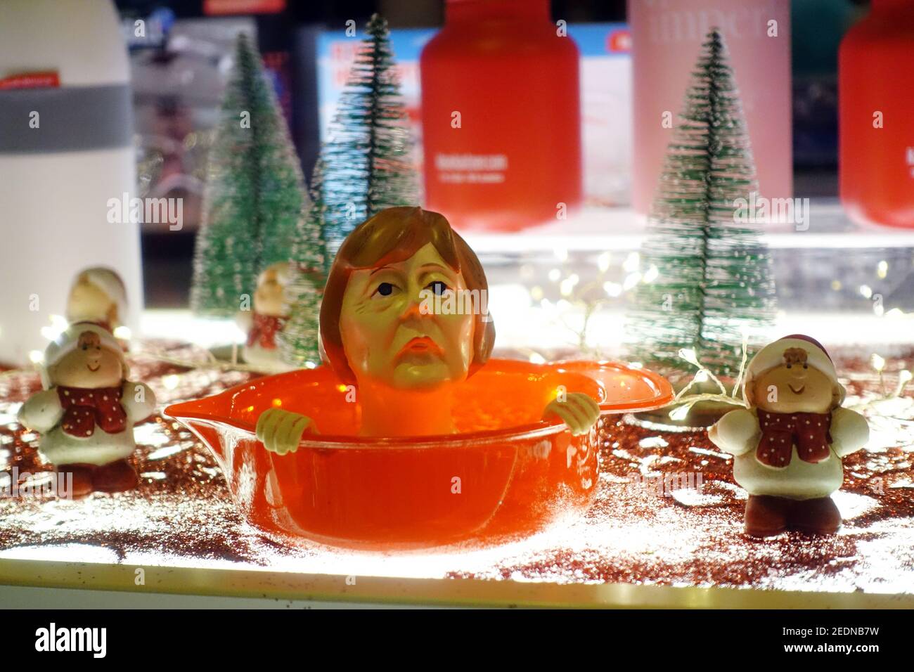 19.11.2020, Berlin, , Germany - Lemon squeezer with the face of German Chancellor Angela Merkel stands in a shop window.. 00S201119D844CAROEX.JPG [MOD Stock Photo