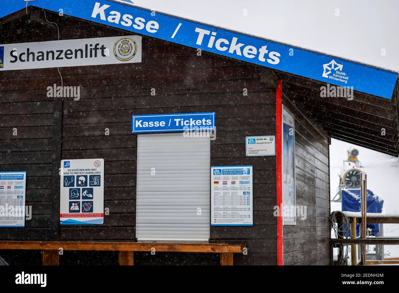 07.12.2020, Winterberg, North Rhine-Westphalia, Germany - Closed ski lift, ski carousel, no winter sports in Winterberg in times of Corona crisis at t Stock Photo
