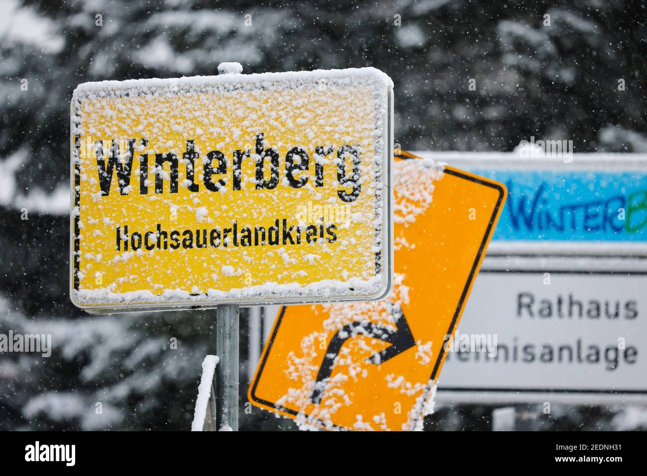 07.12.2020, Winterberg, North Rhine-Westphalia, Germany - Snow-covered Winterberg town sign, no winter sports in Winterberg in times of corona crisis Stock Photo