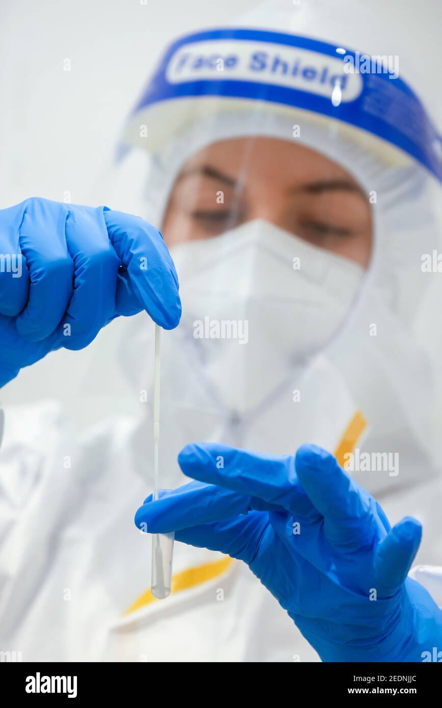 Surgeon wearing plastic face mask - Stock Image - M550/0408 - Science Photo  Library