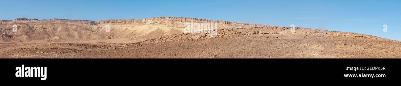 Makhtesh Ramon a geological feature of Israel's Negev desert. Located at the peak of Mount Negev, the world's largest 'erosion cirque' (steephead vall Stock Photo
