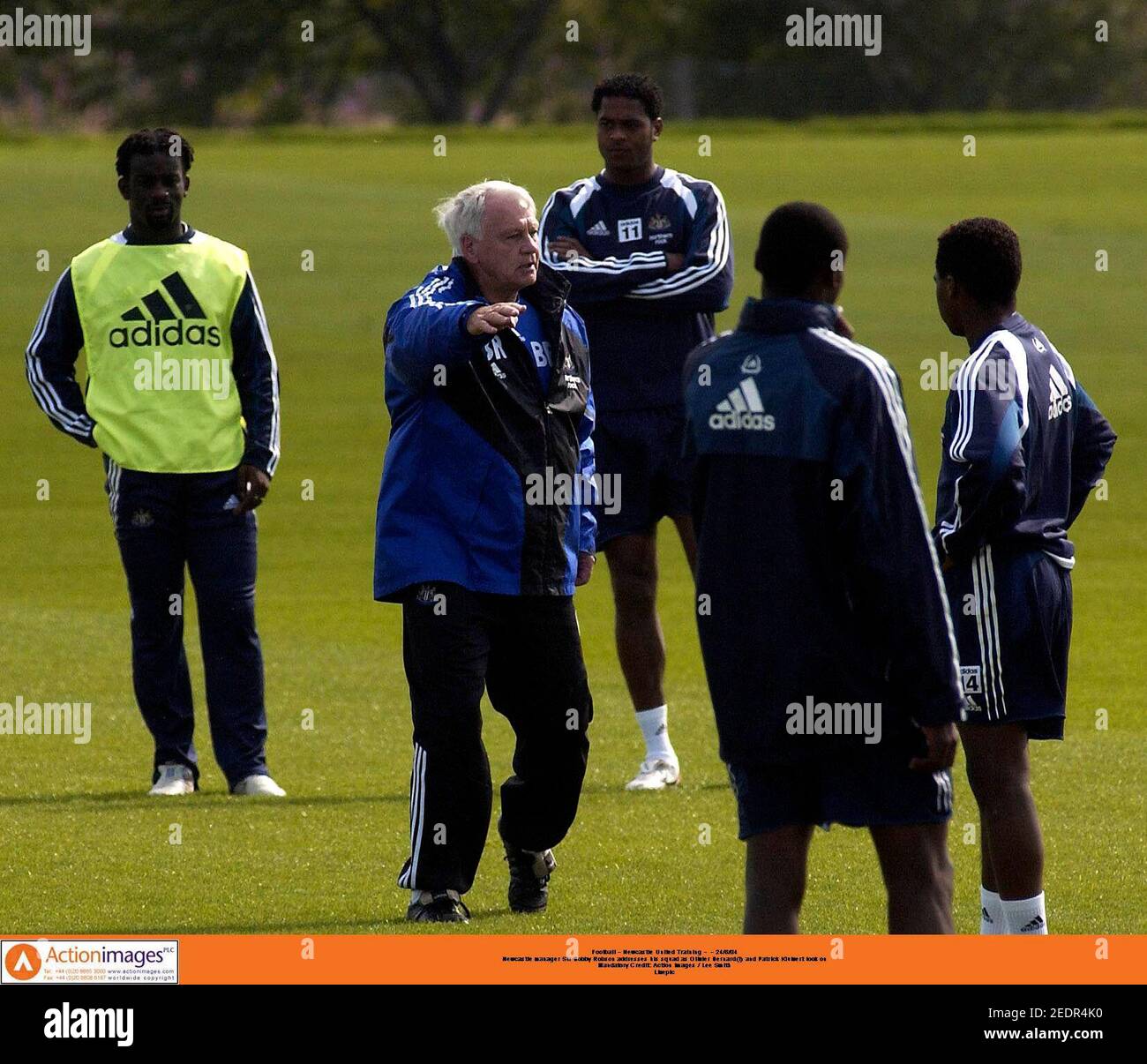 Football Newcastle United Training 24 8 04 Newcastle Manager Sir Bobby Robson Addresses His Squad As Olivier Bernard L And Patrick Kluivert Look On Mandatory Credit Action Images Lee Smith Livepic Stock Photo Alamy