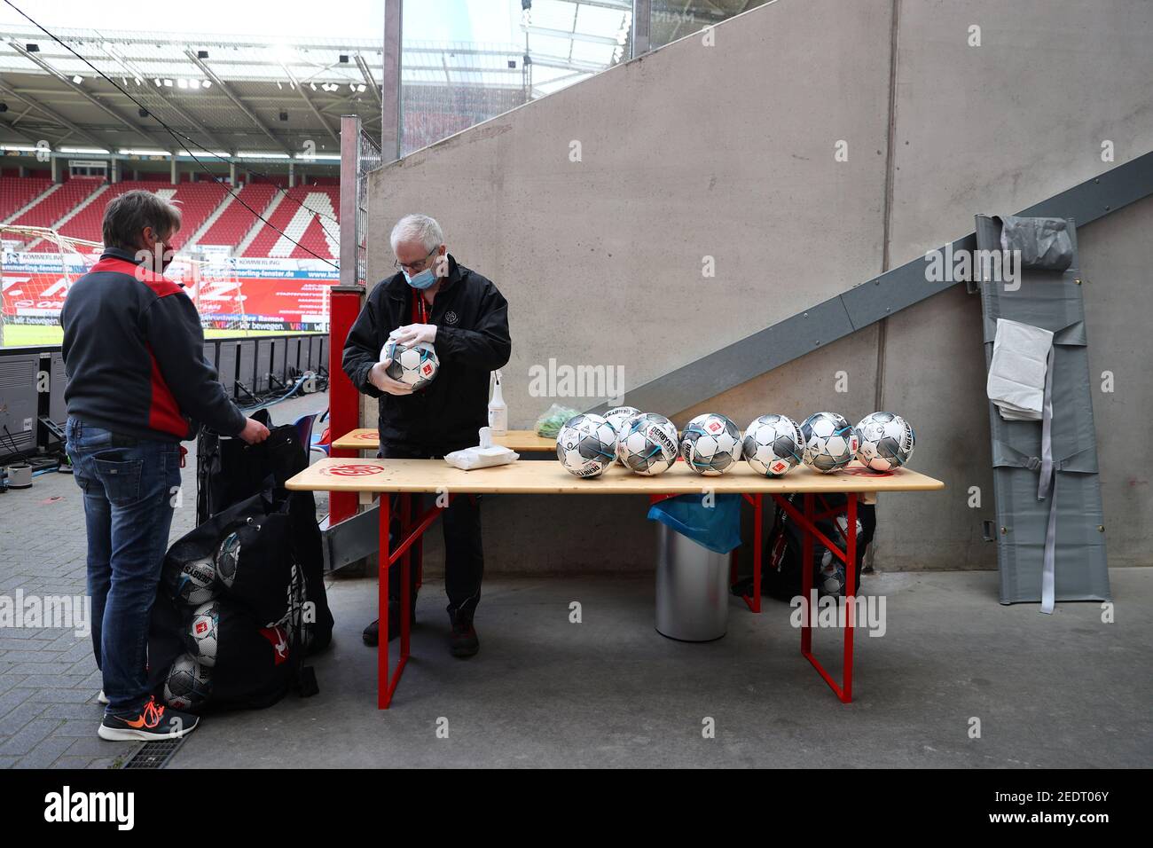 Soccer Football - Bundesliga - 1. FSV Mainz 05 v RB Leipzig - Opel Arena, Mainz, Germany - May 24, 2020  Matchballs are cleaned with disinfectant wipes before the match, as play resumes behind closed doors following the outbreak of the coronavirus disease (COVID-19)  REUTERS/Kai Pfaffenbach/Pool    DFL regulations prohibit any use of photographs as image sequences and/or quasi-video Stock Photo