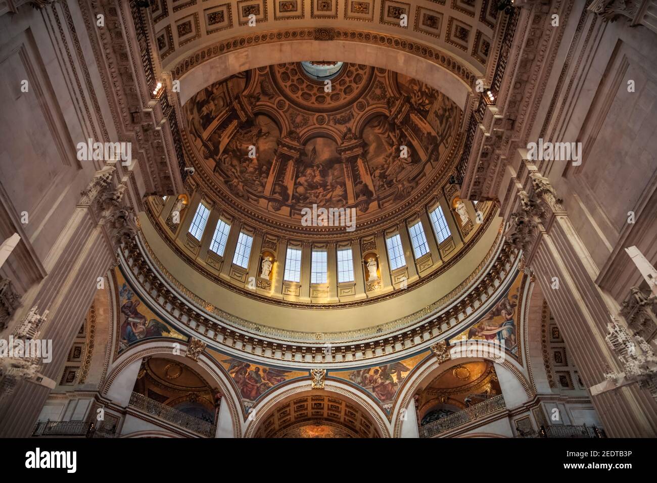 St Paul's Cathedral interior, view up to ceiling murals, paintings, mosaics, nd gilded decorations, inner dome, London, England Stock Photo