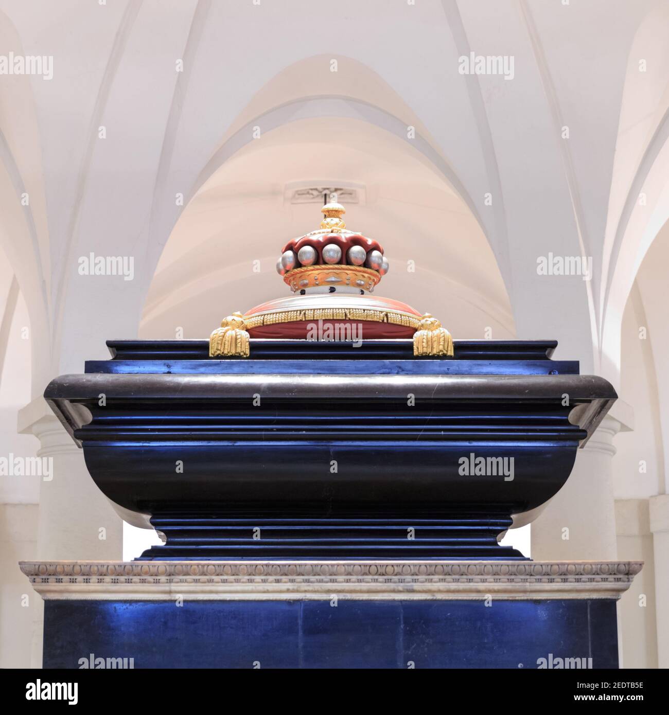Nelson's Tomb, black marble sarcophagus holding coffin of Admiral Lord Nelson, Crypt of St Paul's Cathedral, London UK Stock Photo