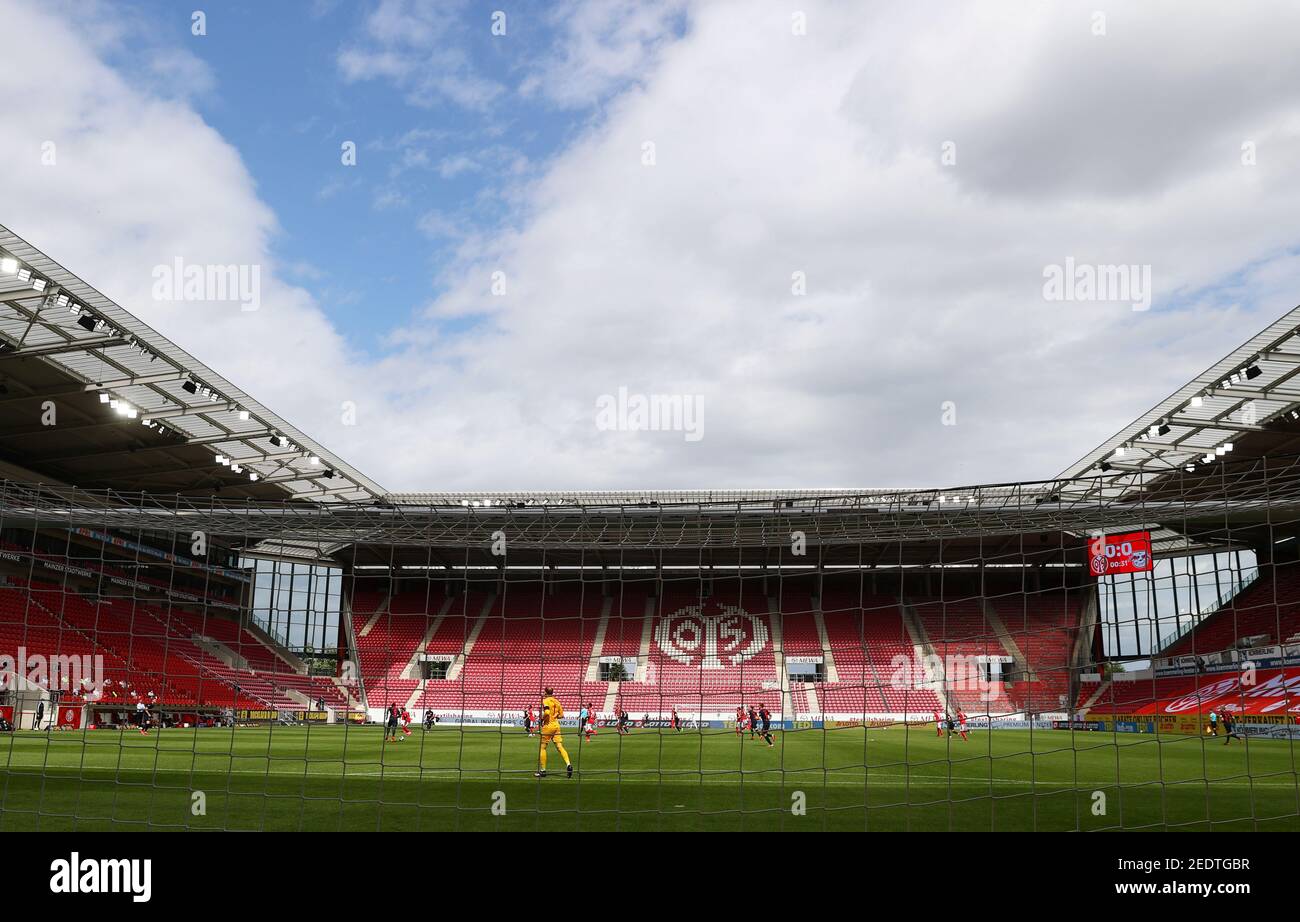 Soccer Football - Bundesliga - 1. FSV Mainz 05 v RB Leipzig - Opel Arena, Mainz, Germany - May 24, 2020  General view inside the stadium during the match, as play resumes behind closed doors following the outbreak of the coronavirus disease (COVID-19) REUTERS/Kai Pfaffenbach/Pool  DFL regulations prohibit any use of photographs as image sequences and/or quasi-video Stock Photo