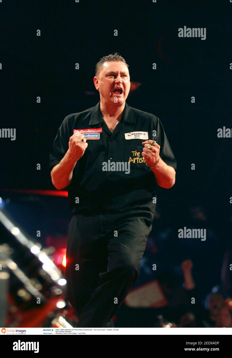 Darts action kevin painter hires stock photography and images Alamy