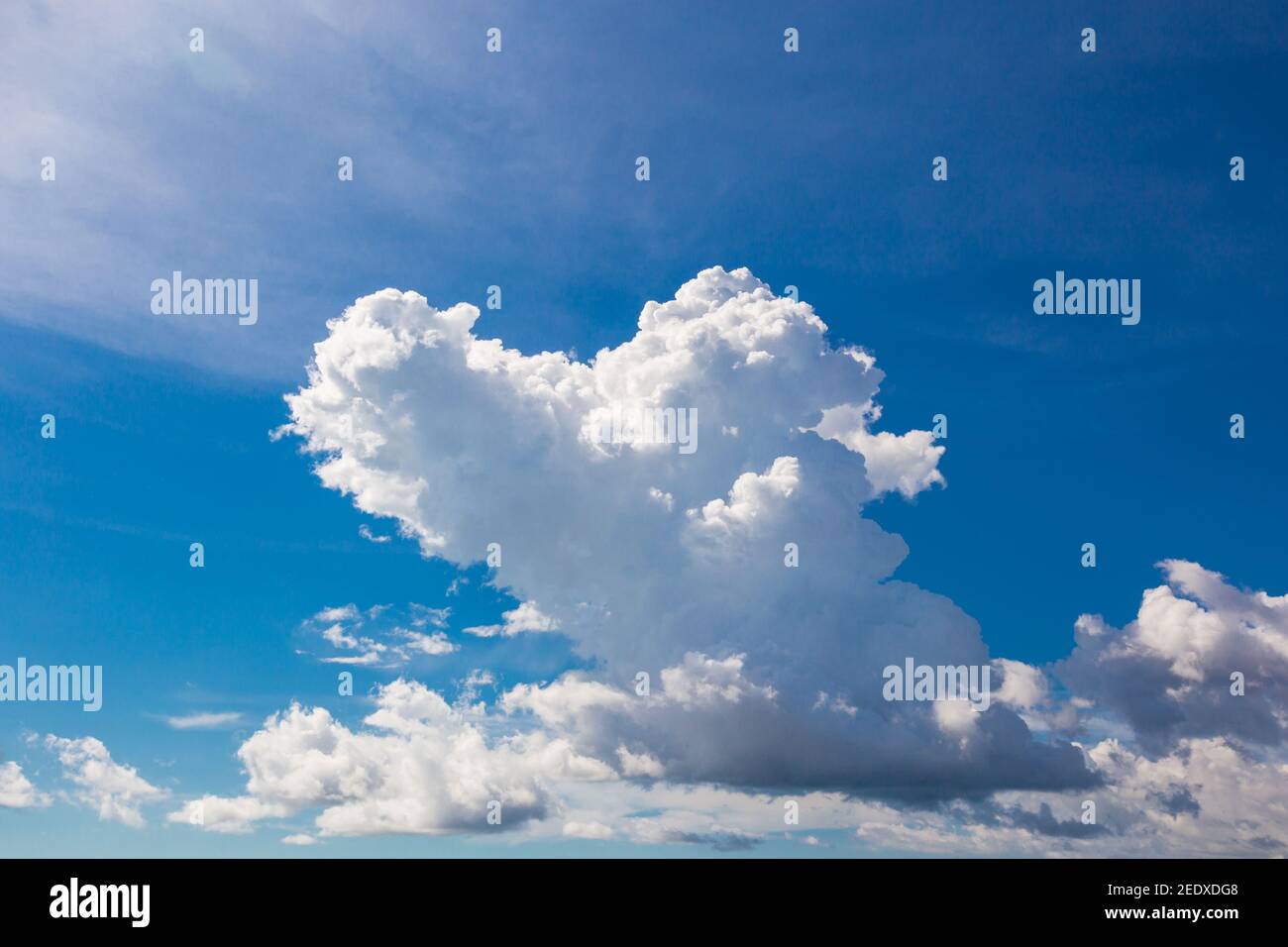 blue sky background with tiny clouds Stock Photo - Alamy