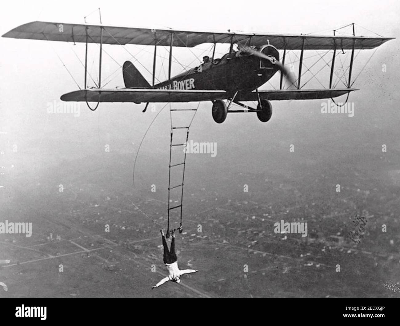 LILLIAN BOYER (1901-1989) American wing walker in a stunt about 1925 called the 'breakaway' in which she climbed down a ladder and then hung upside down. Stock Photo