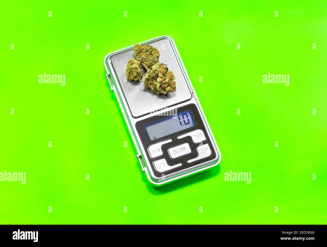 https://c8.alamy.com/comp/2EDYE6G/one-gram-of-cannabis-buds-on-digital-scale-isolate-on-green-background-weighing-marijuana-with-digital-weight-2EDYE6G.jpg
