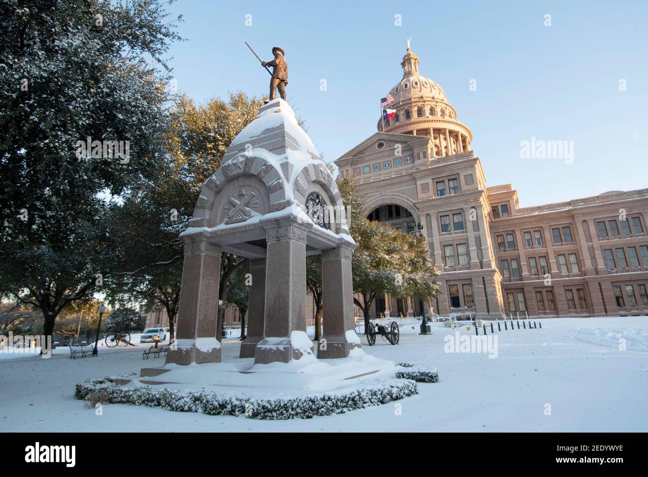 Austin, Texas USA Feb 15, 2021: The Texas Capitol grounds, including the Heroes of the Alamo monument, are covered in 6-7 inches of rare snowfall Monday morning after an overnight winter storm blew into central Texas. Most offices and schools are closed until warmer weather arrives later in the week. Credit: Bob Daemmrich/Alamy Live News Stock Photo