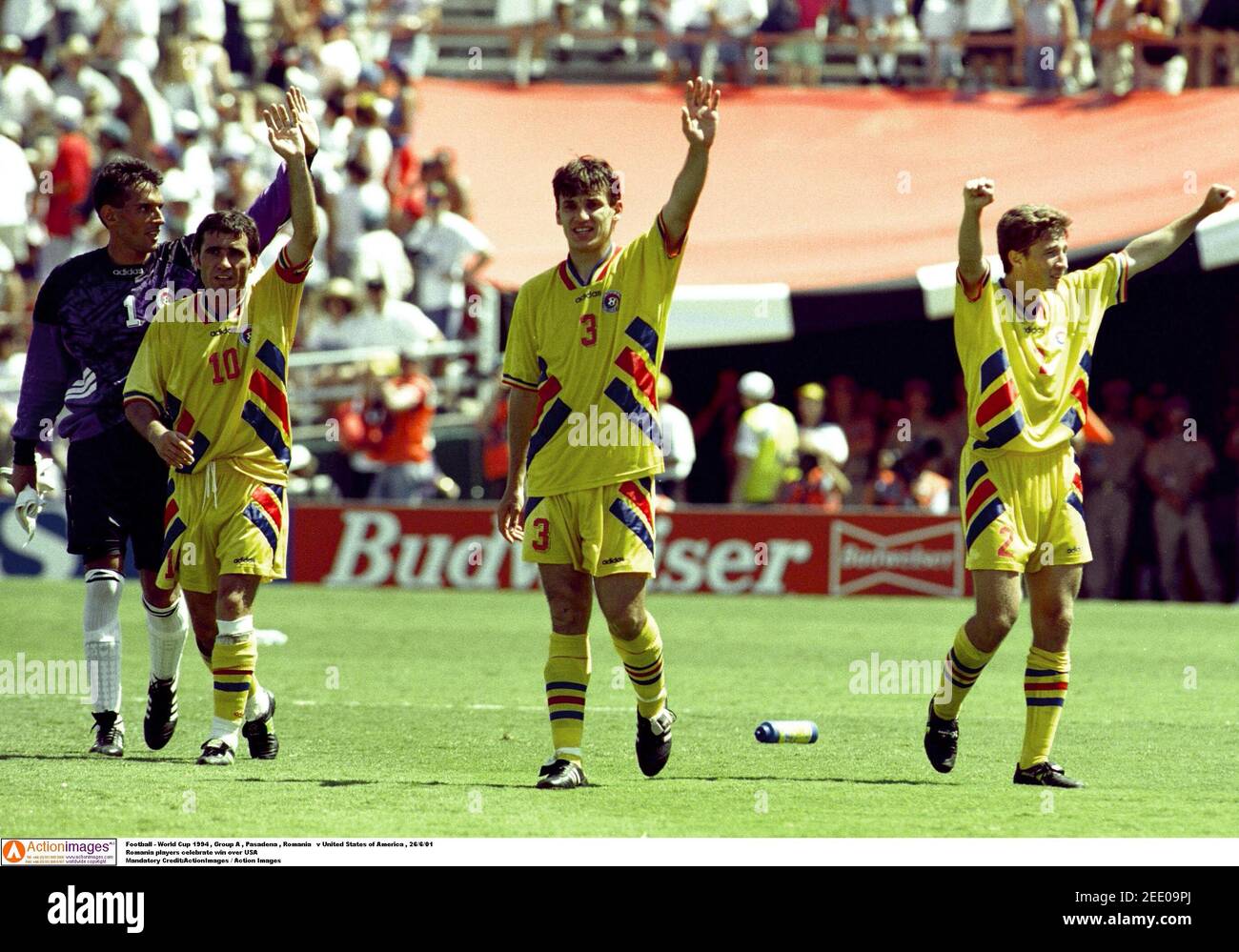 Football 1994 Fifa World Cup 1994 Group A Romania V United States Of America Rose Bowl Los Angeles 26 6 94 Romania Players Celebrate Win Over Usa Mandatory Credit Actionimages Action Images Stock Photo Alamy