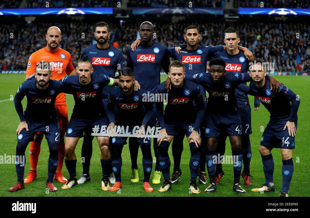 Soccer Football - Champions League - Manchester City vs S.S.C. Napoli -  Etihad Stadium, Manchester, Britain - October 17, 2017 Napoli pose for a  team group photo before the match REUTERS/Phil Noble Stock Photo - Alamy
