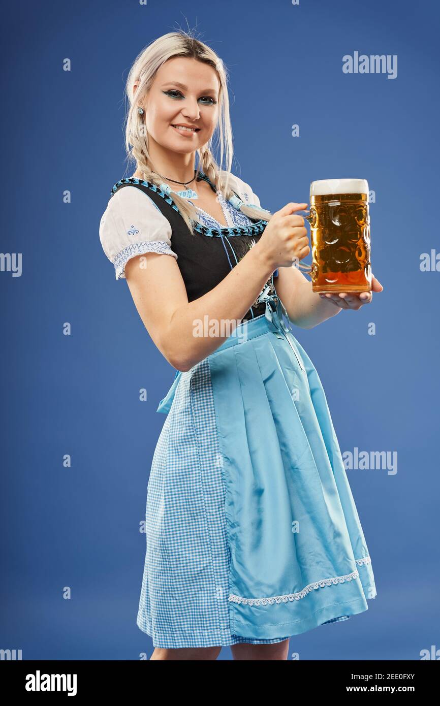 https://c8.alamy.com/comp/2EE0FXY/blonde-german-young-woman-in-traditional-costume-with-a-pint-of-beer-2EE0FXY.jpg