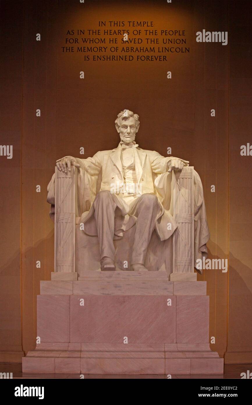 Statue of Abraham Lincoln at the Lincoln memorial, Washington D.C., USA Stock Photo