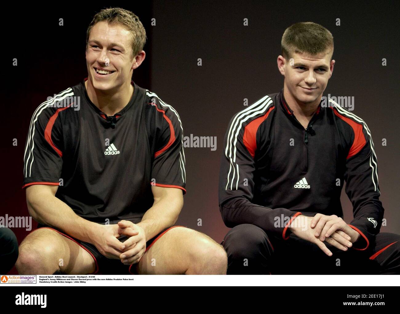 General Sport - Adidas Boot Launch - Stockport - 5/2/04 England's Jonny  Wilkinson and Steven Gerrard pose with the new Adidas Predator Pulse boot  Mandatory Credit: Action Images / John Sibley Stock Photo - Alamy