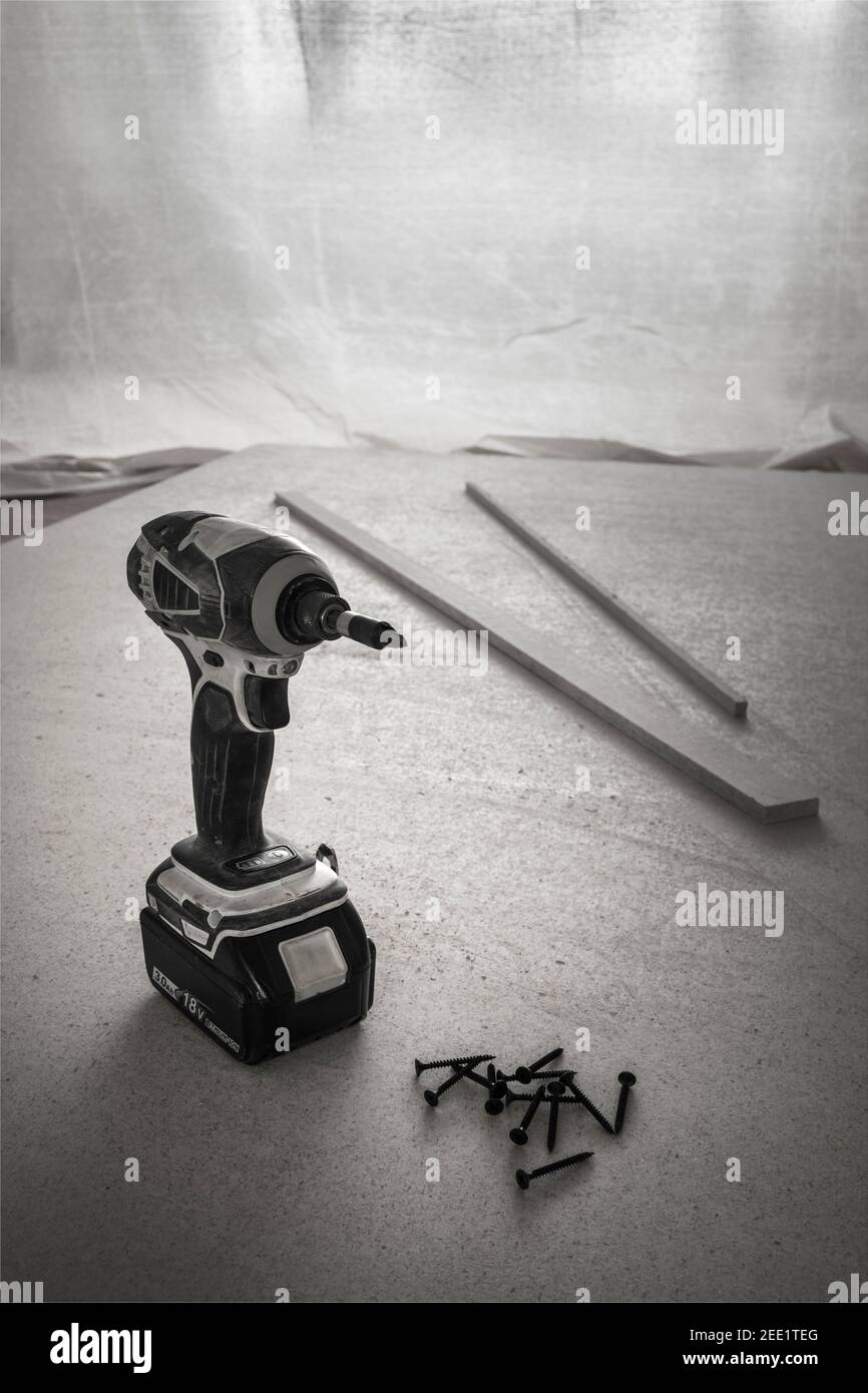 Cordless impact driver and drywall screws on fibrous gypsum based board