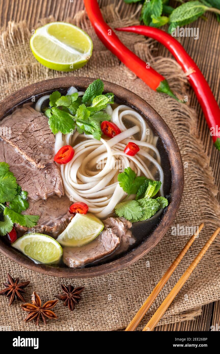 Bowl of Vietnamese soup beef pho (pho bo Stock Photo - Alamy