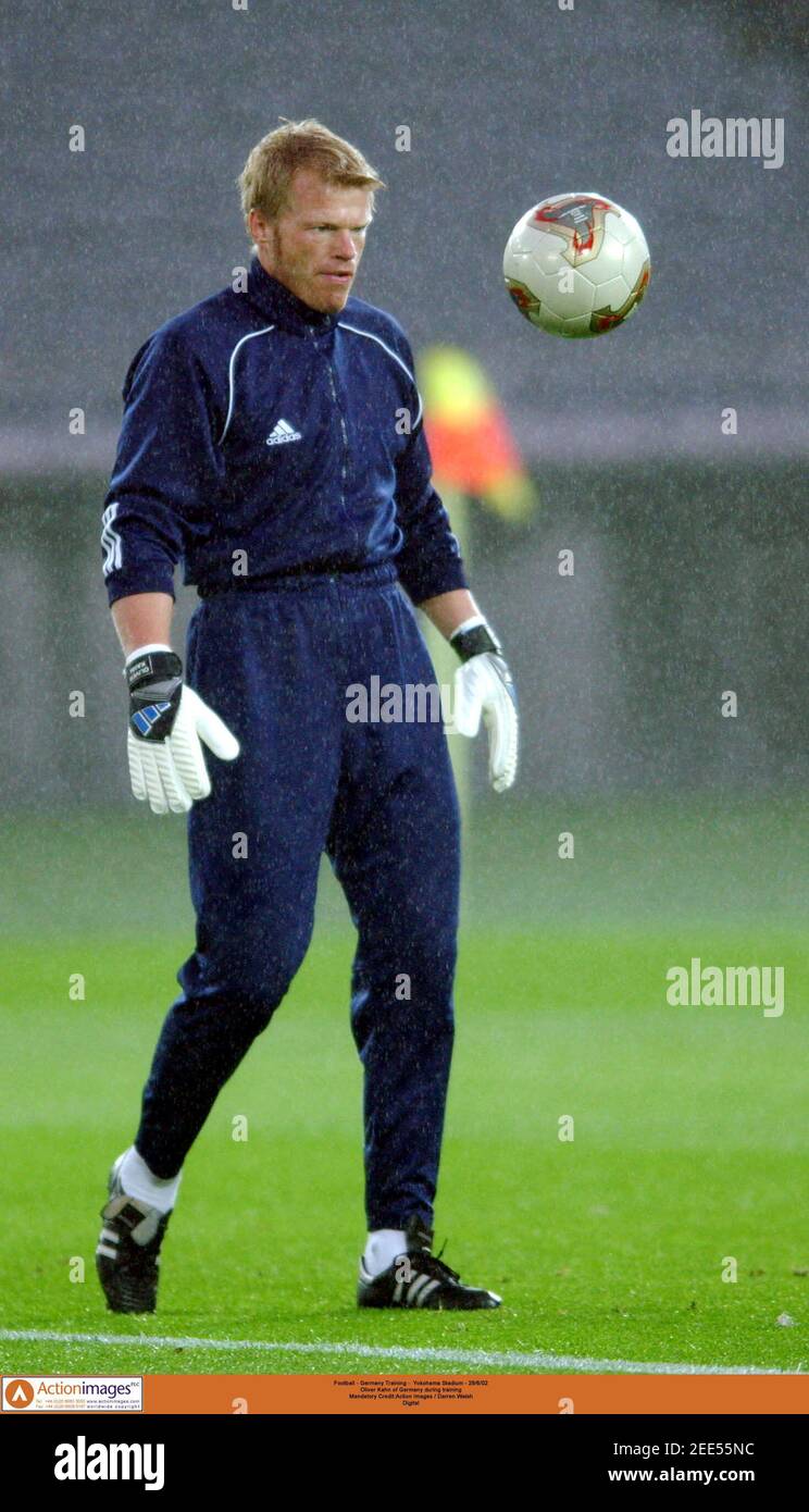 Football Germany Training Yokohama Stadium 29 6 02 Oliver Kahn Of Germany During Training Mandatory Credit Action Images Darren Walsh Digital Stock Photo Alamy