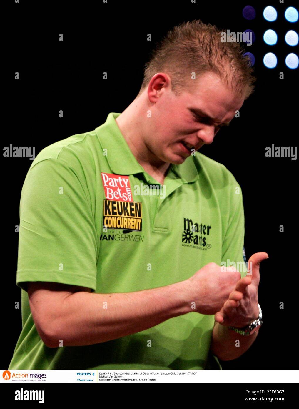 Darts - PartyBets.com Grand Slam of Darts - Wolverhampton Civic Centre - 17/11/07  Michael Van Gerwen Mandatory Credit: Action Images / Steven Paston Stock  Photo - Alamy