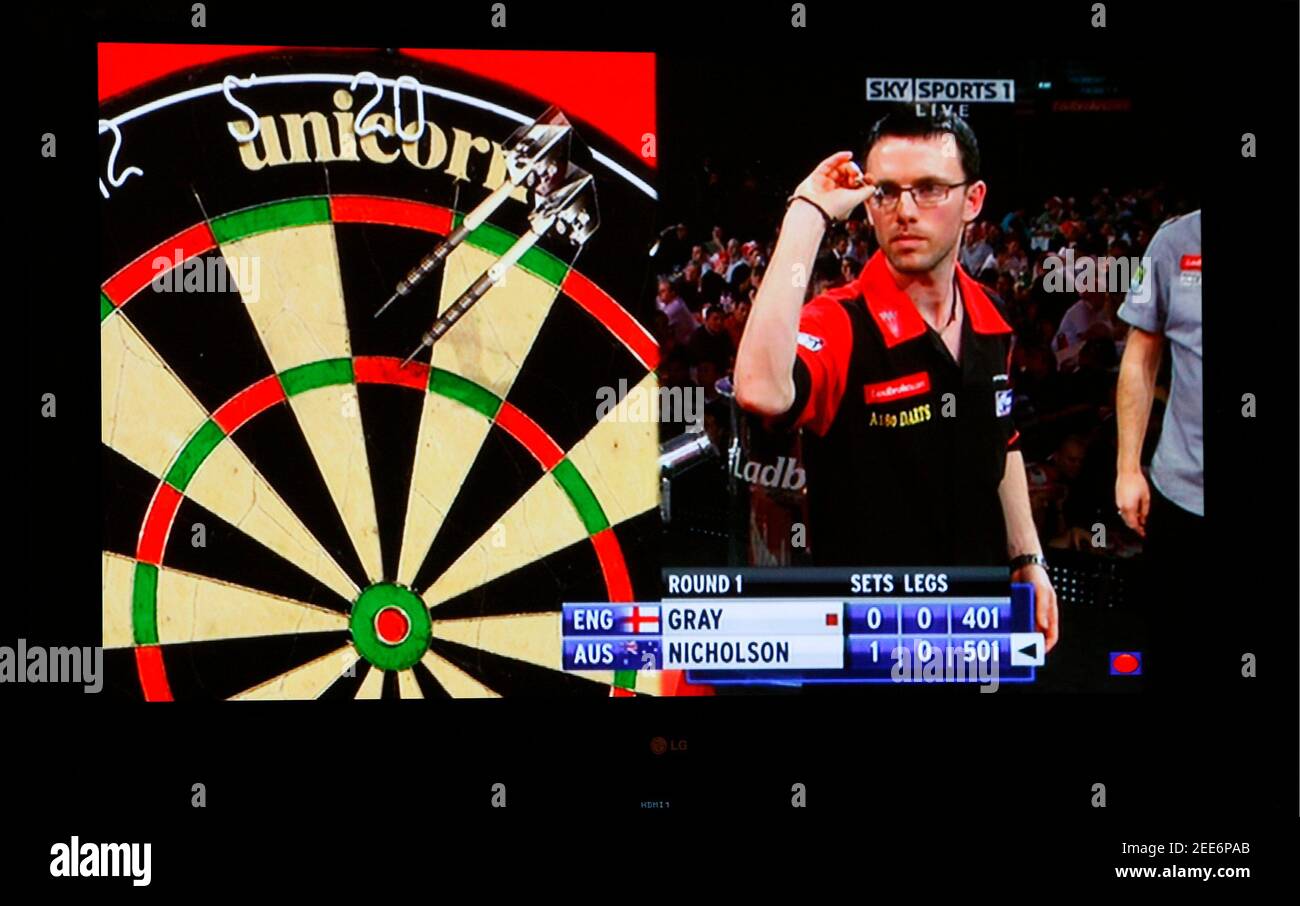 Darts On Tv High Resolution Stock Photography and Images - Alamy